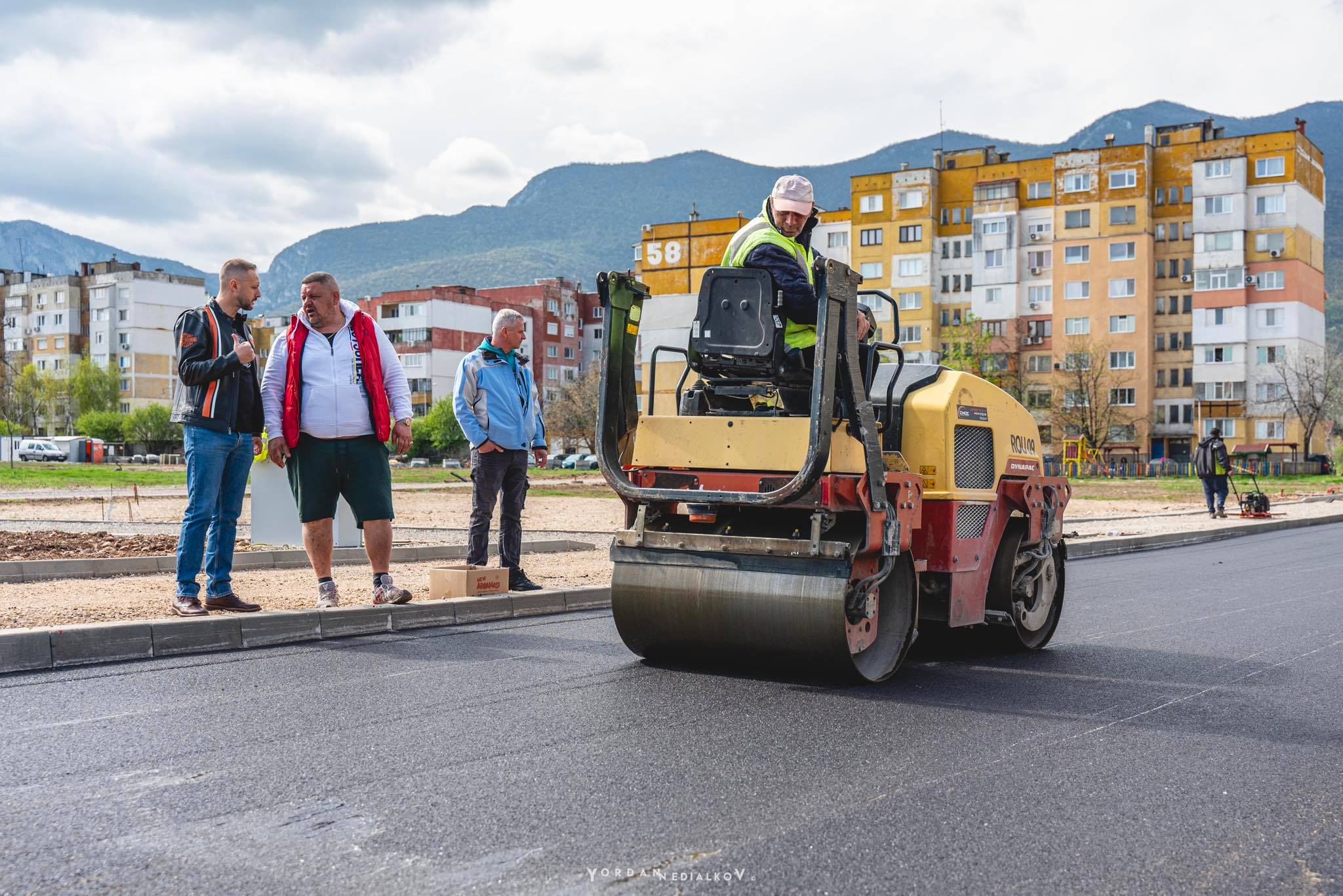 Зам.-кметът Александър Владимиров (крайният вляво) 